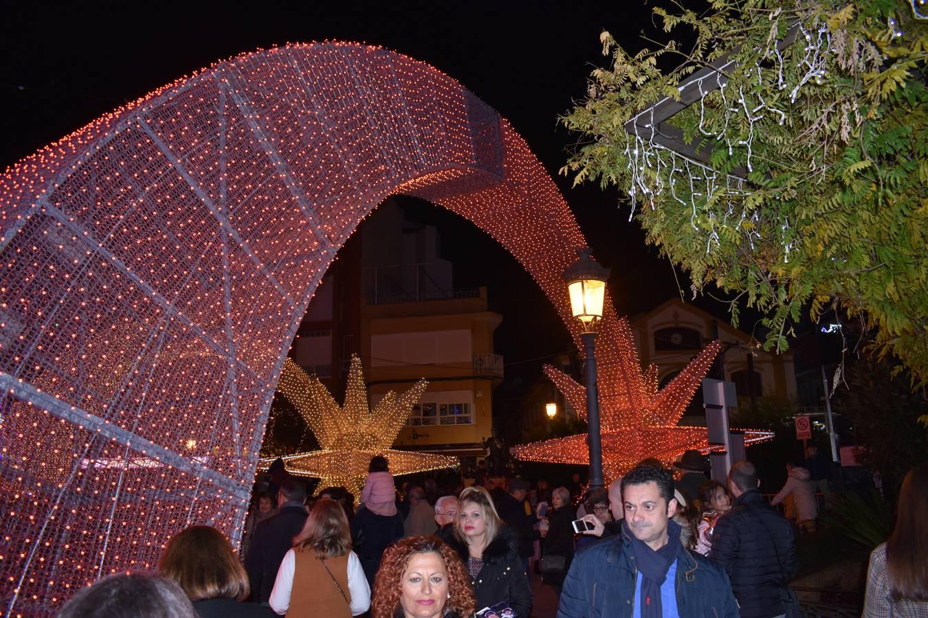 El alumbrado de Navidad en Puente Genil, en imágenes