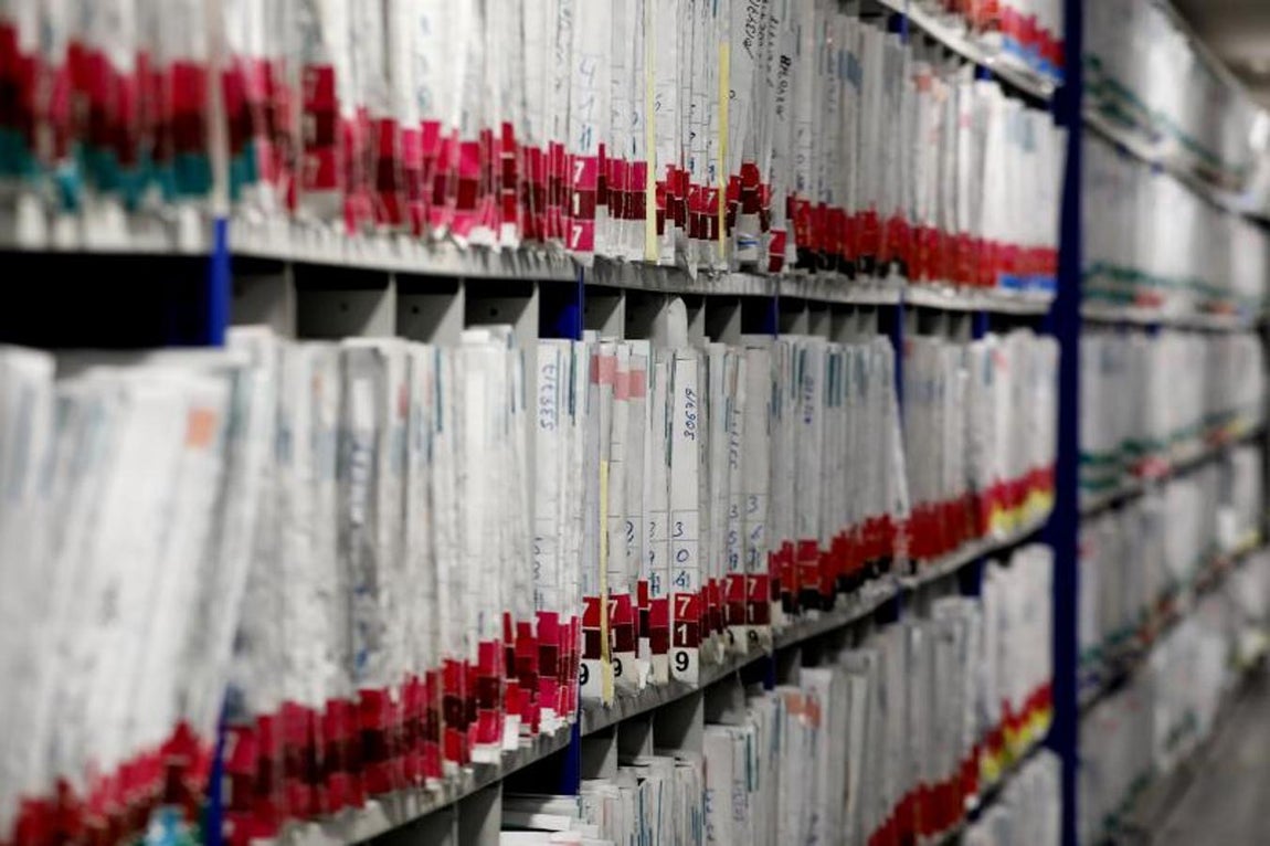 La digitalización del archivo del Reina Sofía de Córdoba, en imágenes