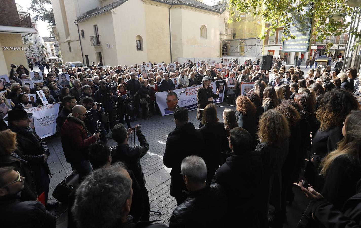 La concentración en Córdoba por el desaparecido Paco Molina, en imágenes