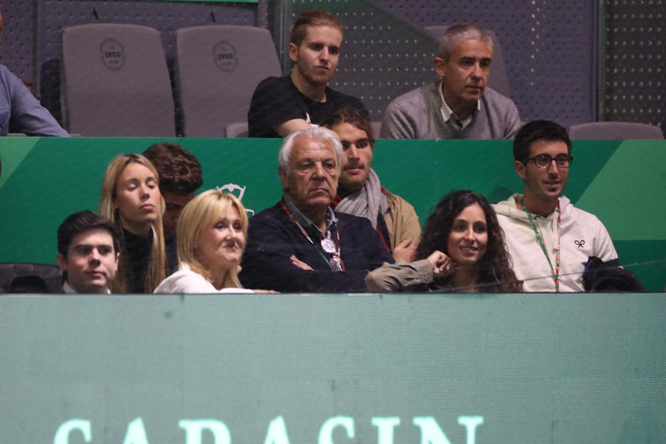 La familia Nadal al completo en las gradas de la Caja Mágica para animar al tenista. 