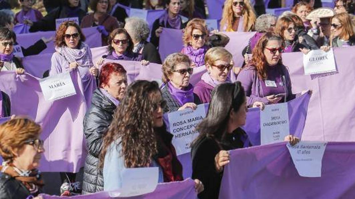 La manifestación contra la violencia hacia las mujeres de Córdoba, en imágenes