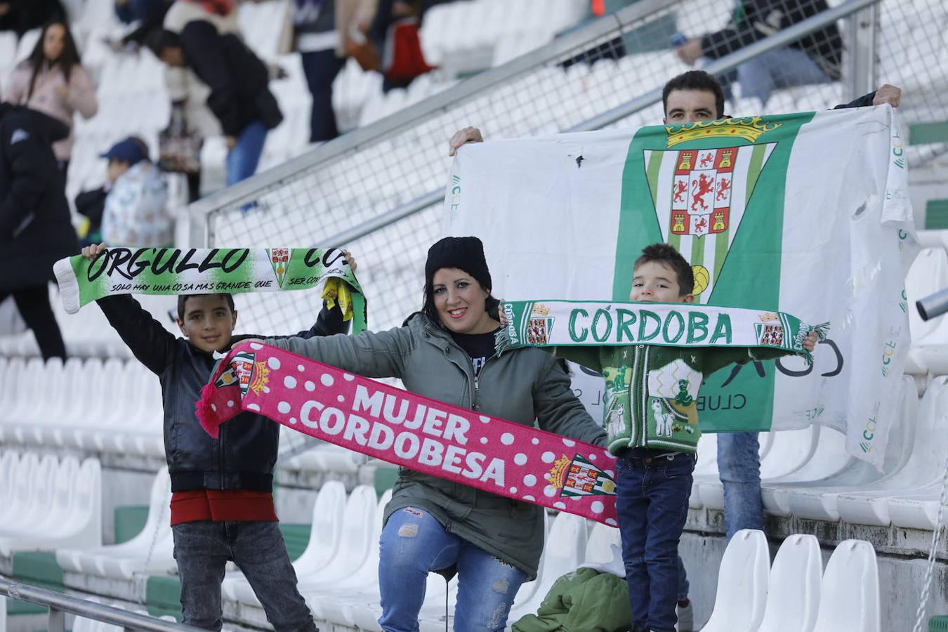 El ambiente en las gradas del Córdoba-Mérida, en imágenes