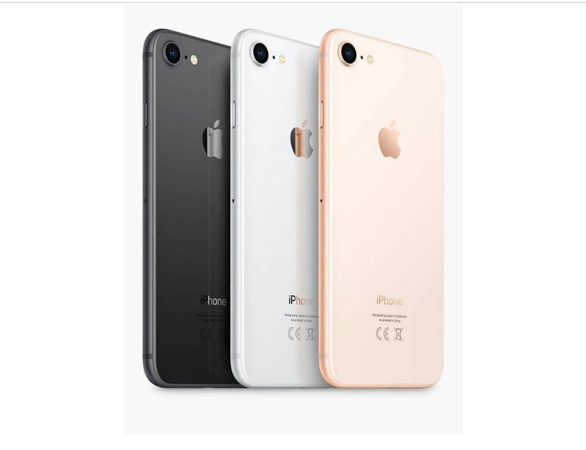 iPhone 8 de 64 GB. El último terminal de Apple está rebajado. Cuenta con sensor de huella dactilar Touch ID, pantalla Retina de 4,7", procesador Apple A11 Bionic, 2 GB de memoria RAM, cámara de 12 MP y posibilidad de recargar su batería mediante carga inalámbrica. Tanto en Amazon como en Macnificos está disponible por 539 euros 517,49 euros