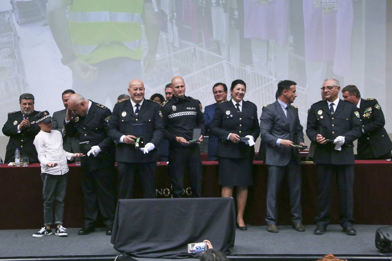 Entrega de medallas en la celebración de la festividad de la Polícia Local