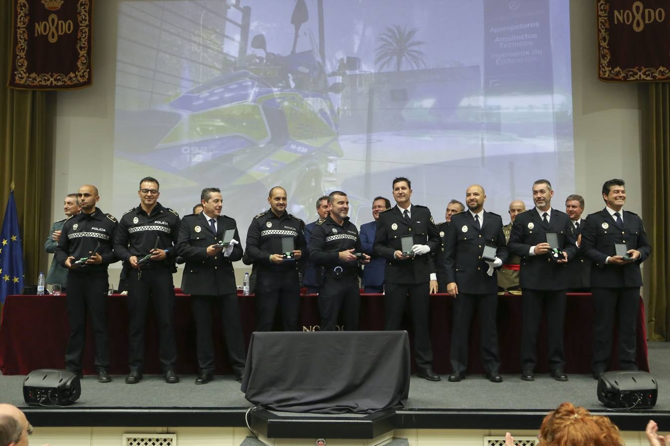 Entrega de medallas en la celebración de la festividad de la Polícia Local