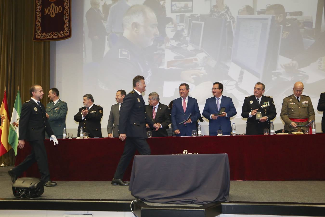 Entrega de medallas en la celebración de la festividad de la Polícia Local