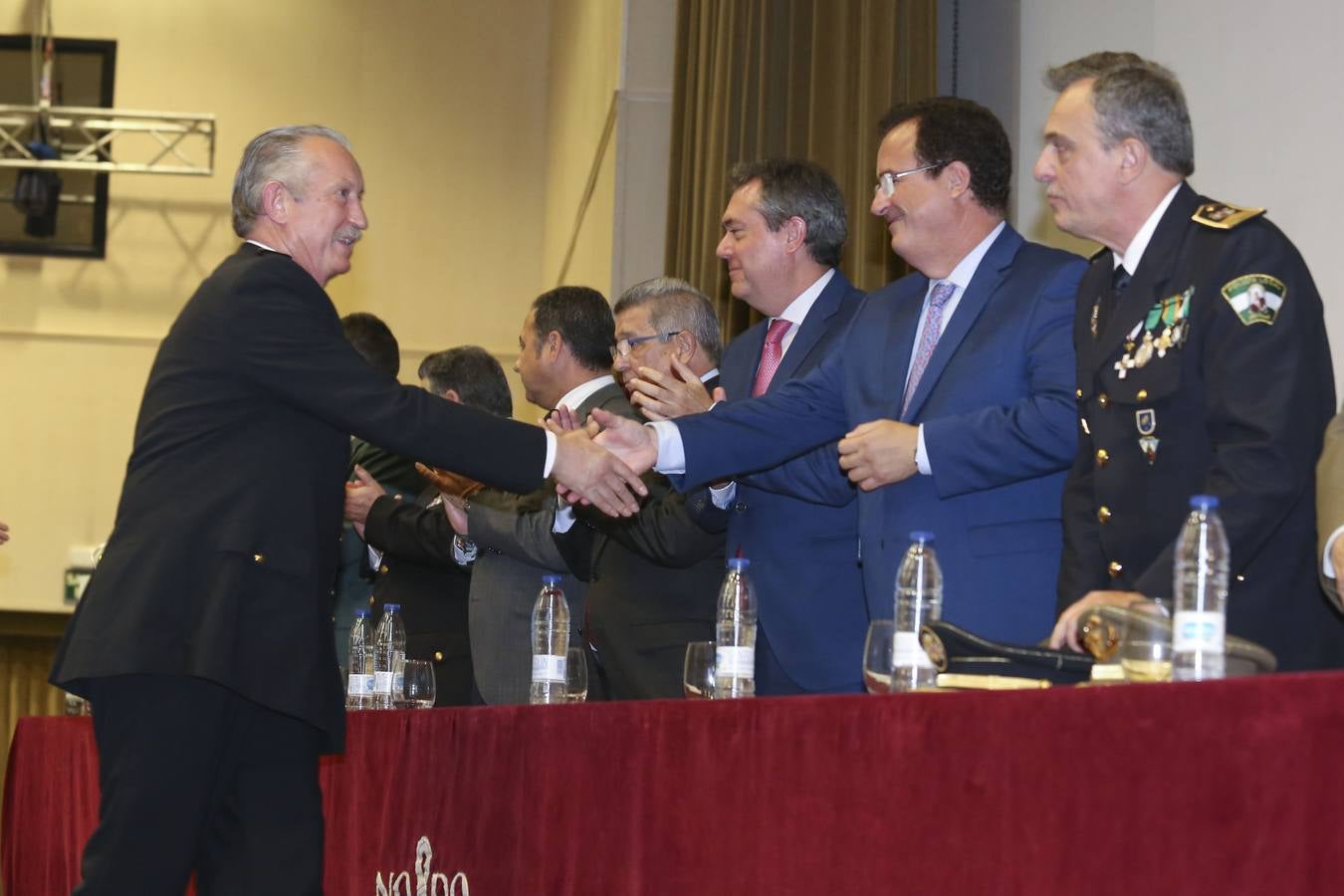 Entrega de medallas en la celebración de la festividad de la Polícia Local