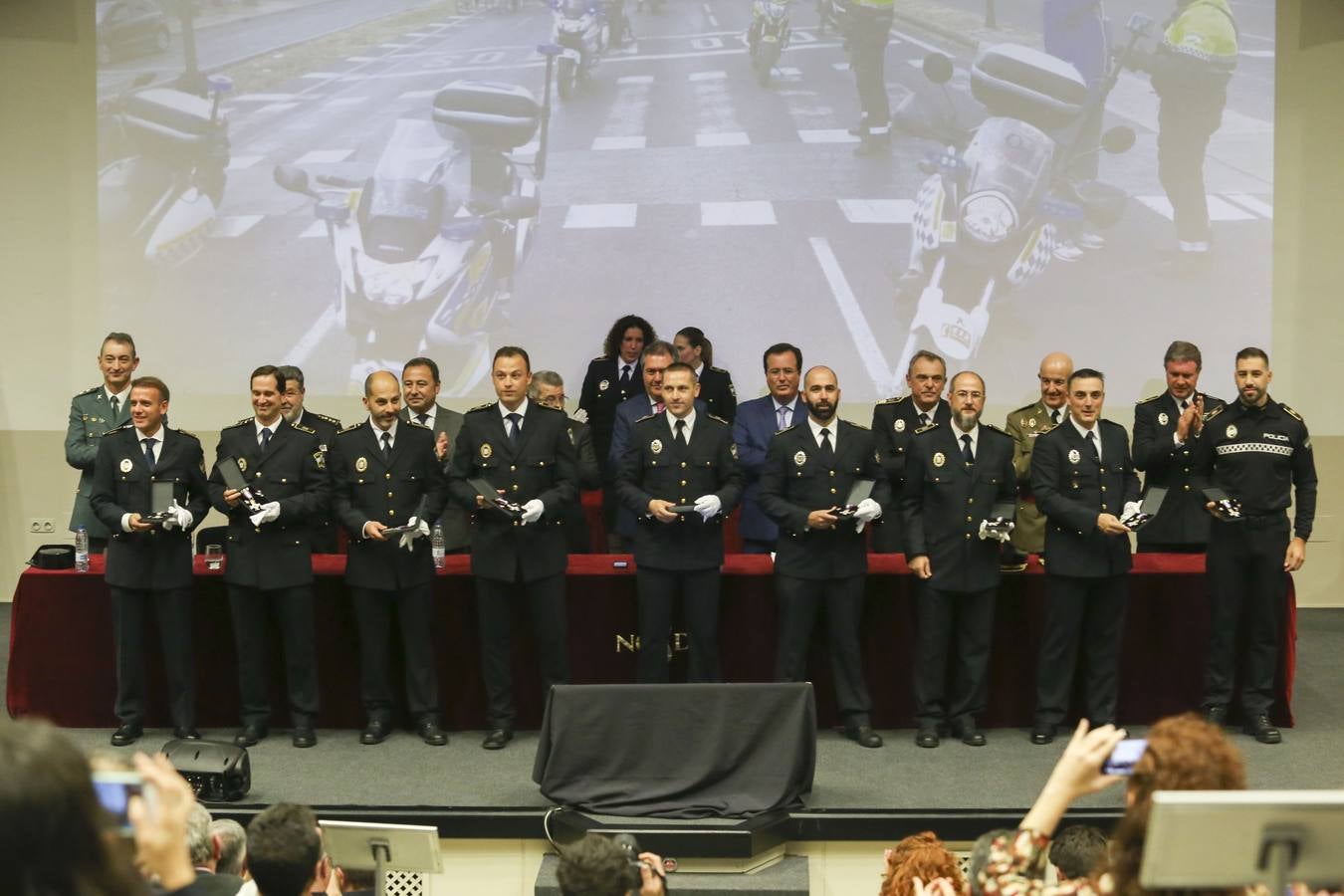 Entrega de medallas en la celebración de la festividad de la Polícia Local