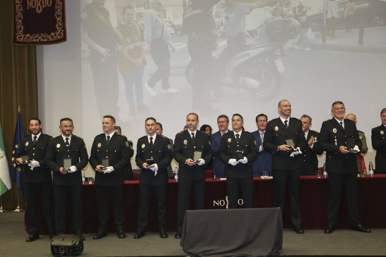 Entrega de medallas en la celebración de la festividad de la Polícia Local