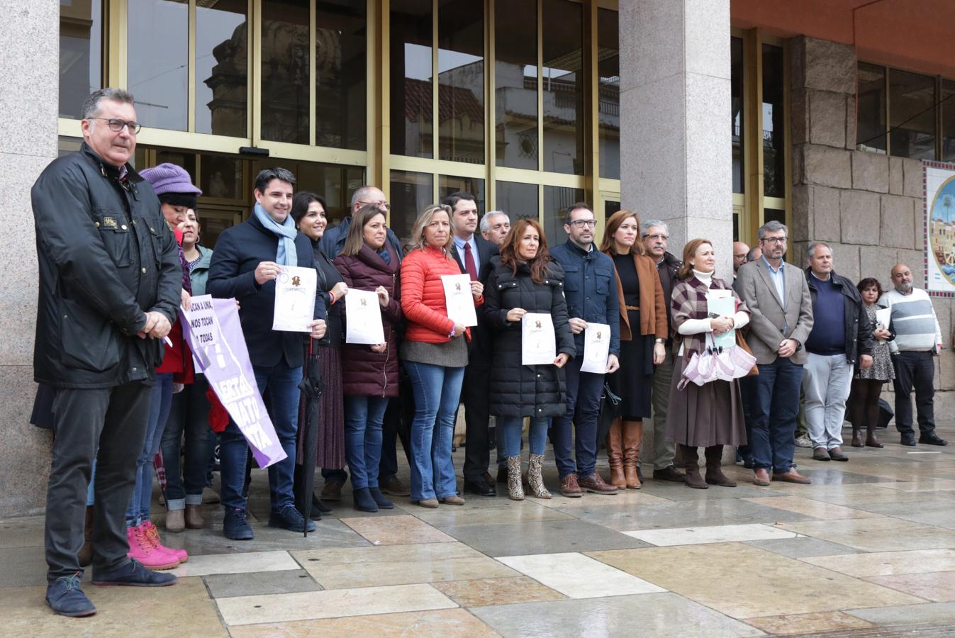 Danza y minutos de silencio: las imágenes del 25-N en Córdoba