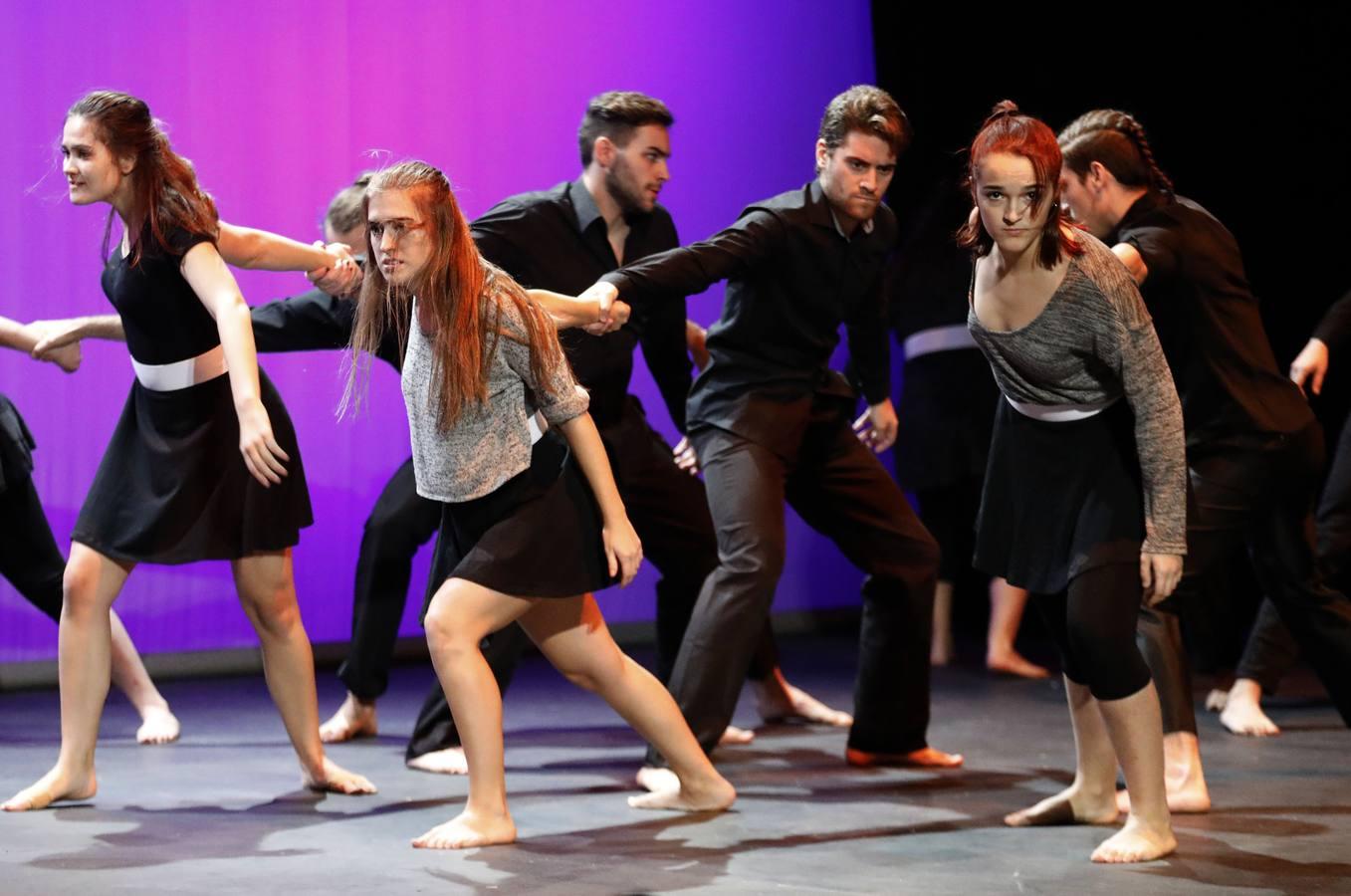 Danza y minutos de silencio: las imágenes del 25-N en Córdoba