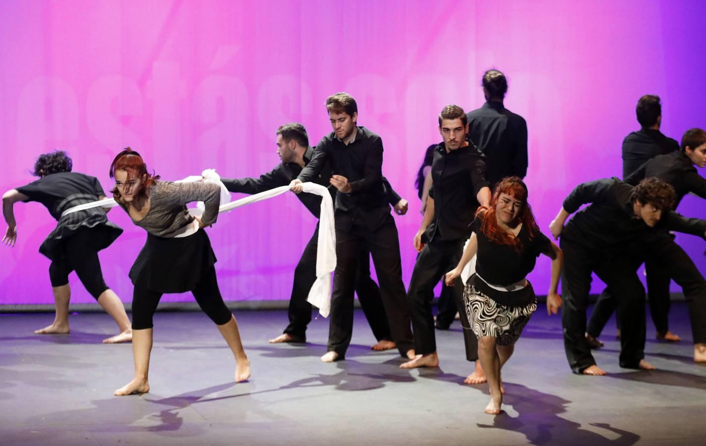 Danza y minutos de silencio: las imágenes del 25-N en Córdoba