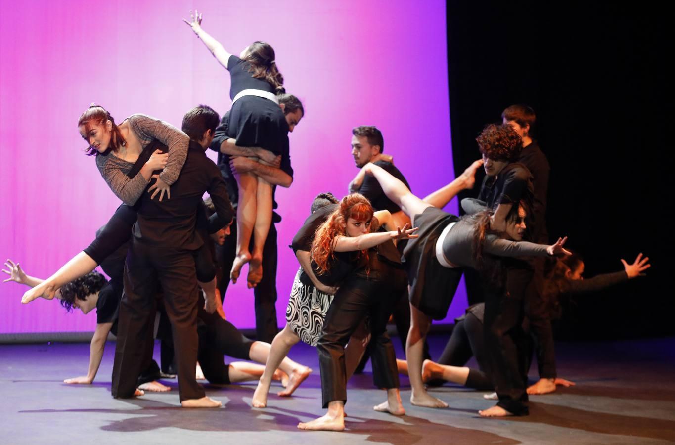 Danza y minutos de silencio: las imágenes del 25-N en Córdoba