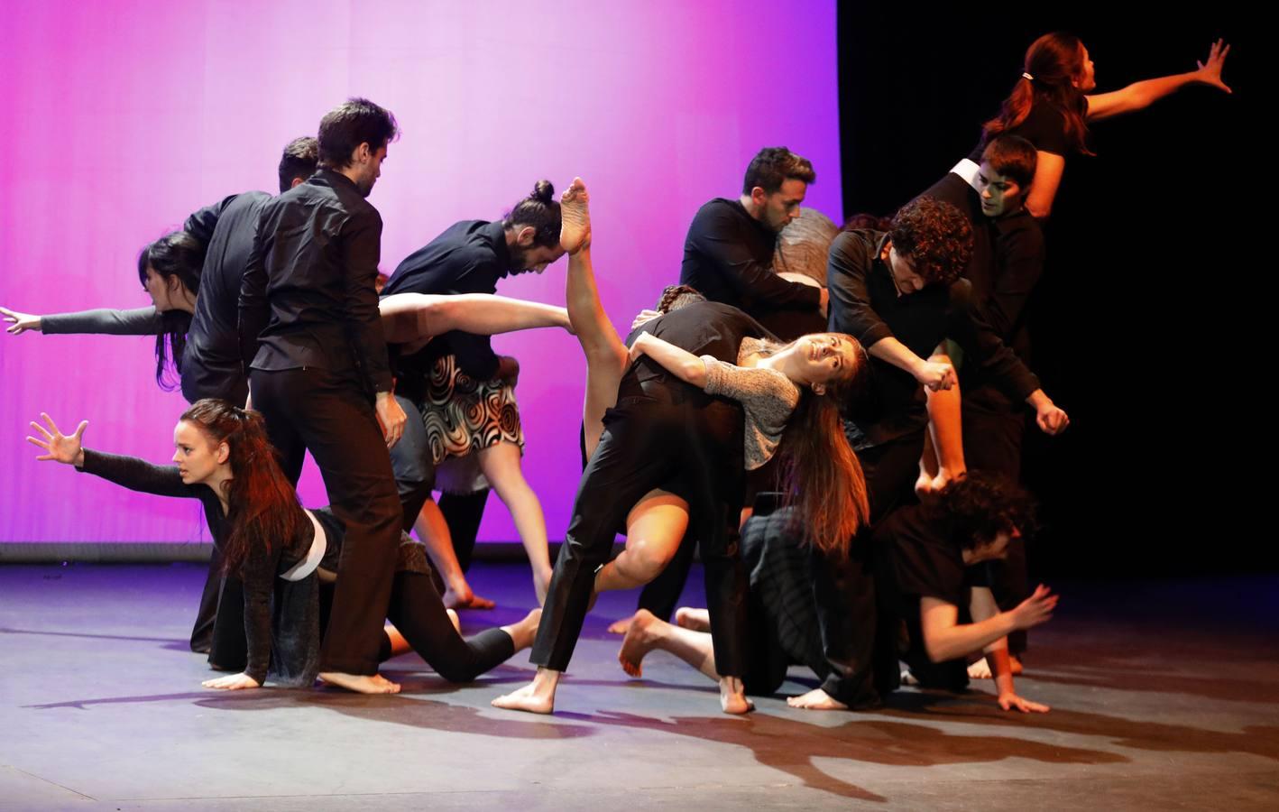 Danza y minutos de silencio: las imágenes del 25-N en Córdoba