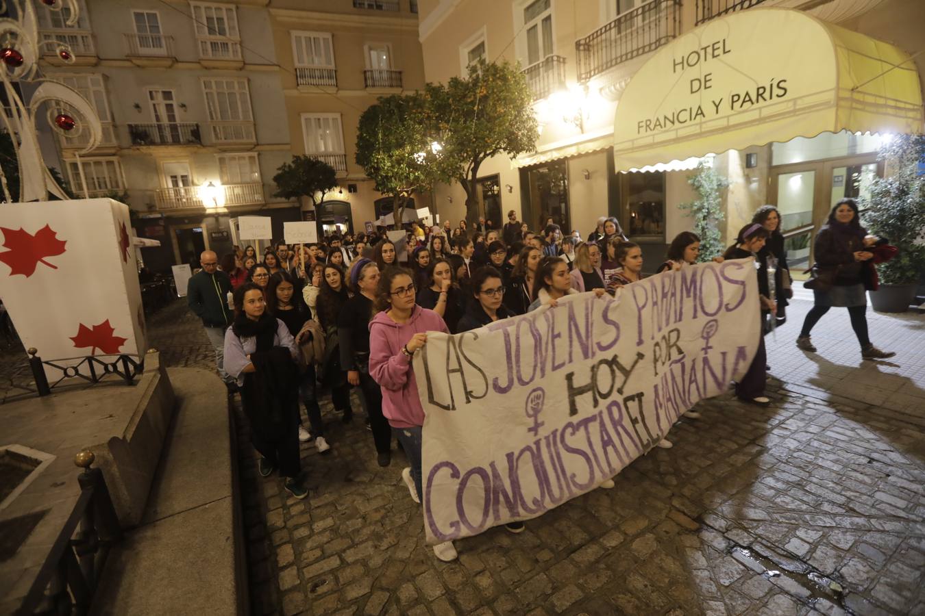 FOTOS: Cádiz contra la lacra de la violencia machista
