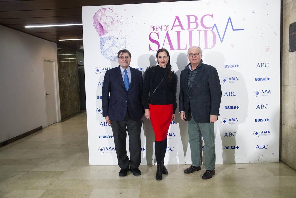 Juan Luis Recio, de Berbés Comunicación, Raquel González, del Consejo Nacional de Enfermería y Pedro Cano, CEO y presidente de Berbés Comunicación. 