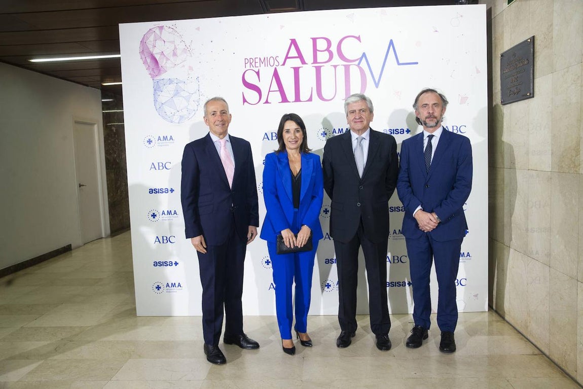De izquierda a derecha: Jaime Ortiz, directro comercial y de márketing de ASISA, Aurelia Aguilar, directora de comunicación de ASISA, Enrique de Porres, consejero delegado de ASISA Y Carlos Eiroa, director de publicidad de ASISA. 