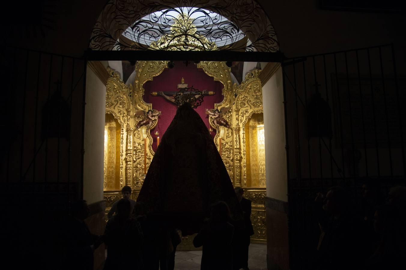 Traslado de Madre de Dios de la Palma al altar de cultos