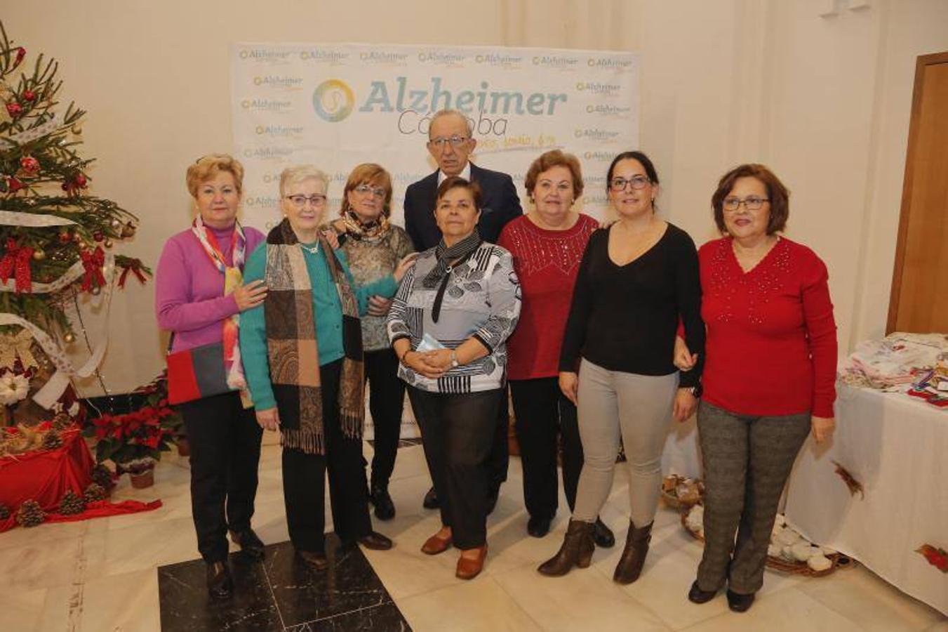 El mercadillo solidario de San Rafael de Alzheimer de Córdoba, en imágenes