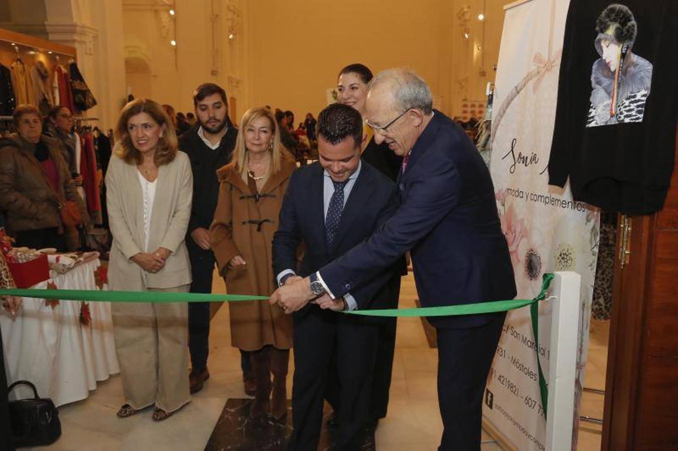 El mercadillo solidario de San Rafael de Alzheimer de Córdoba, en imágenes