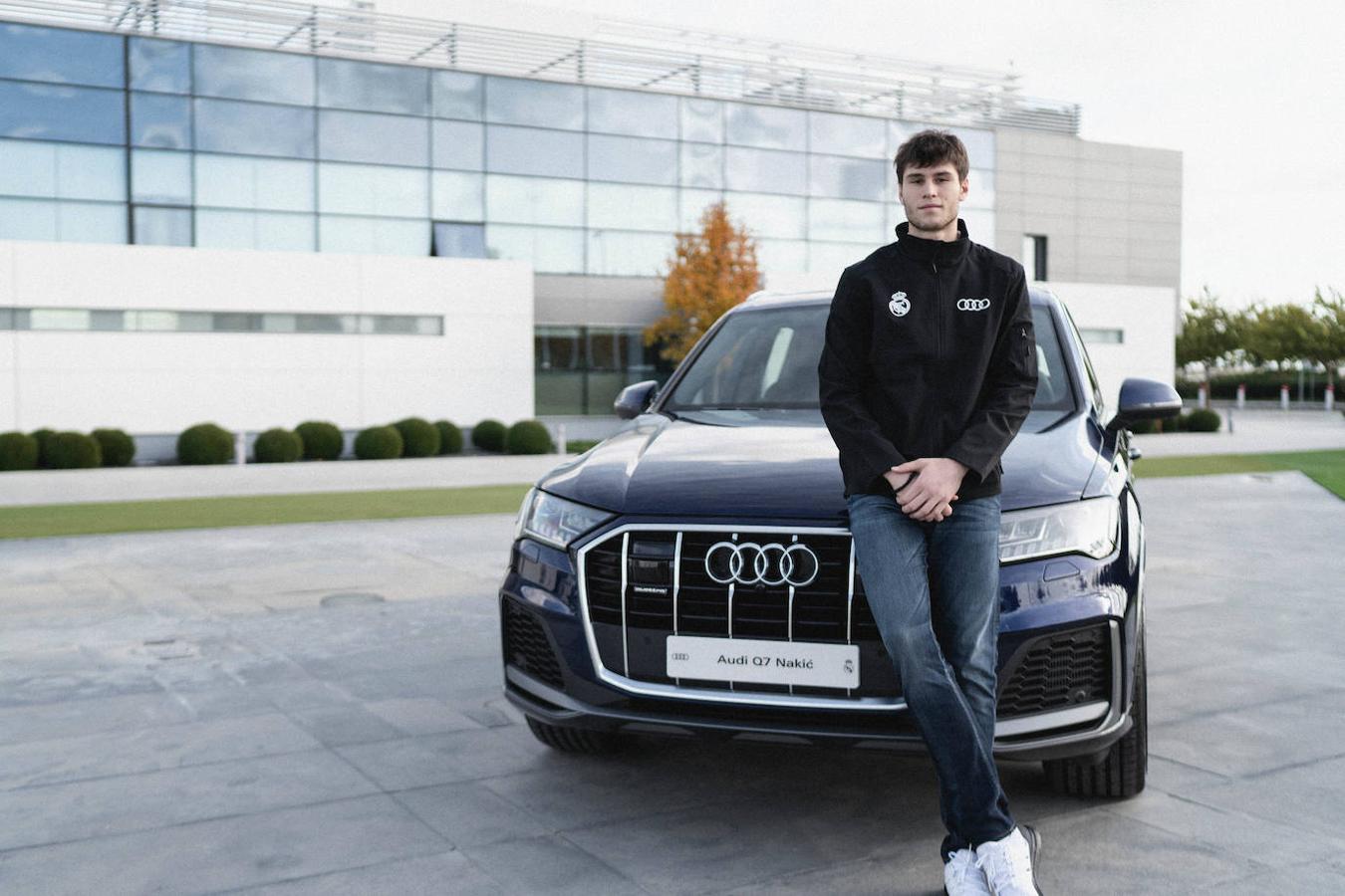 Los coches de la primera plantilla del equipo de baloncesto del Real Madrid, en imágenes