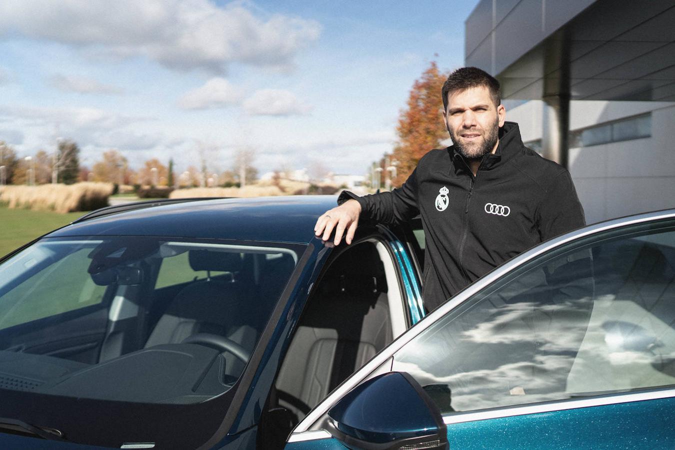 Los coches de la primera plantilla del equipo de baloncesto del Real Madrid, en imágenes