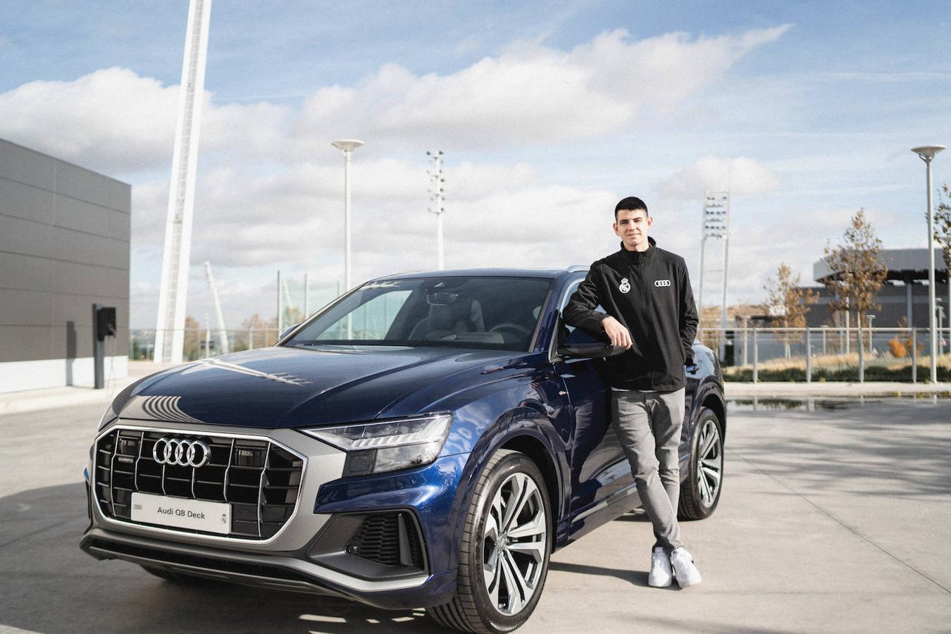 Los coches de la primera plantilla del equipo de baloncesto del Real Madrid, en imágenes