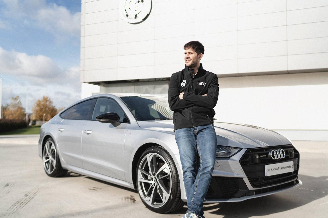 Los coches de la primera plantilla del equipo de baloncesto del Real Madrid, en imágenes