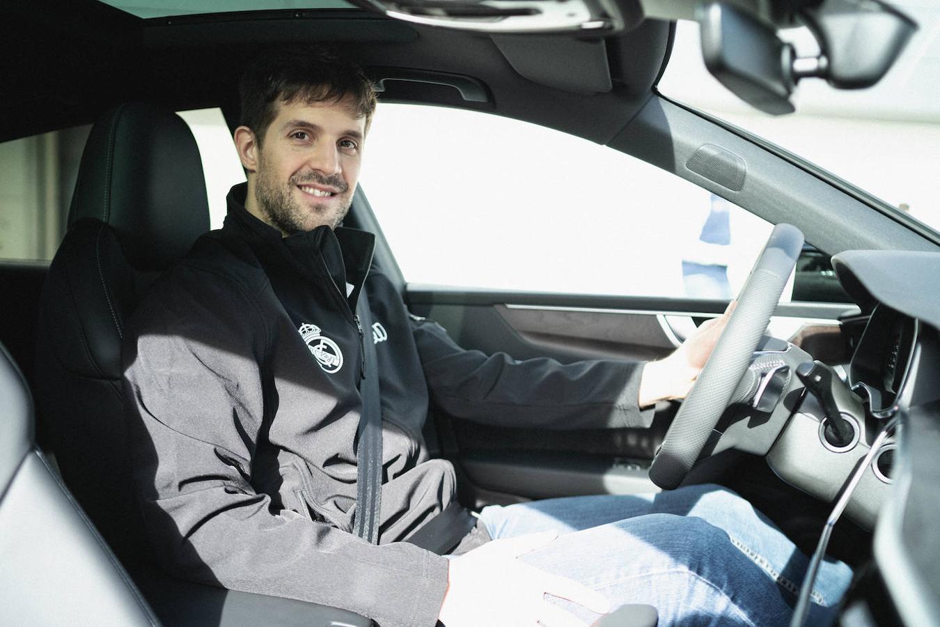 Los coches de la primera plantilla del equipo de baloncesto del Real Madrid, en imágenes