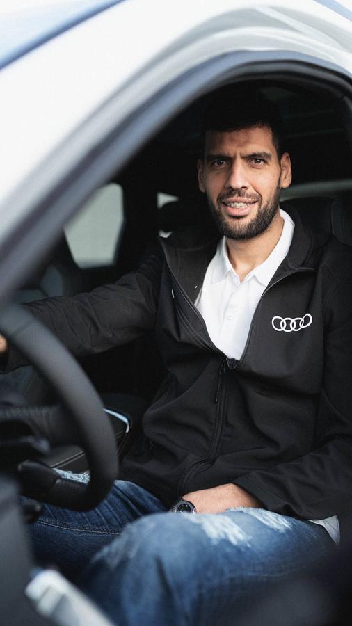 Los coches de la primera plantilla del equipo de baloncesto del Real Madrid, en imágenes