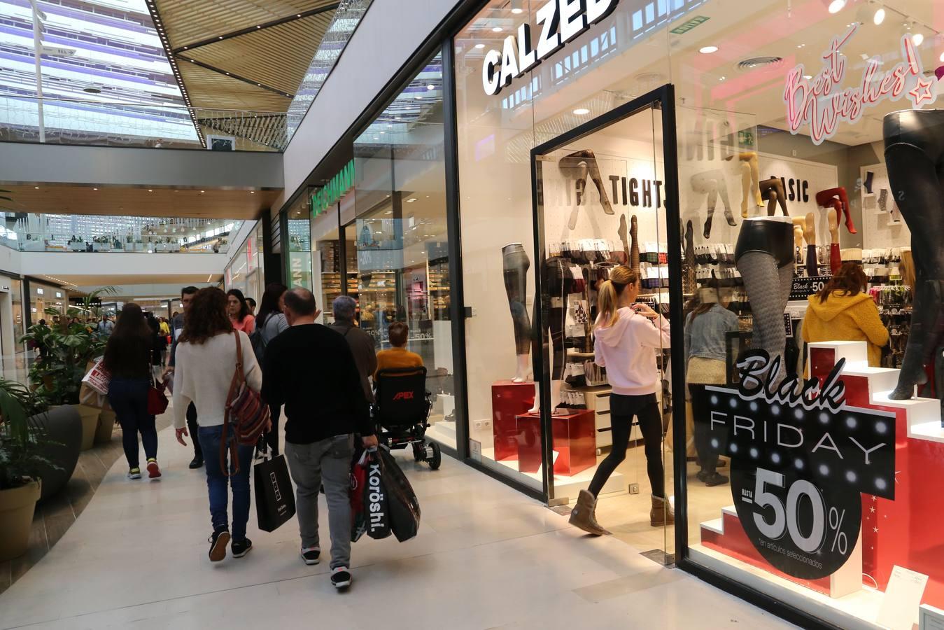 El Black Friday aterriza en los comercios del centro comercial Lagoh