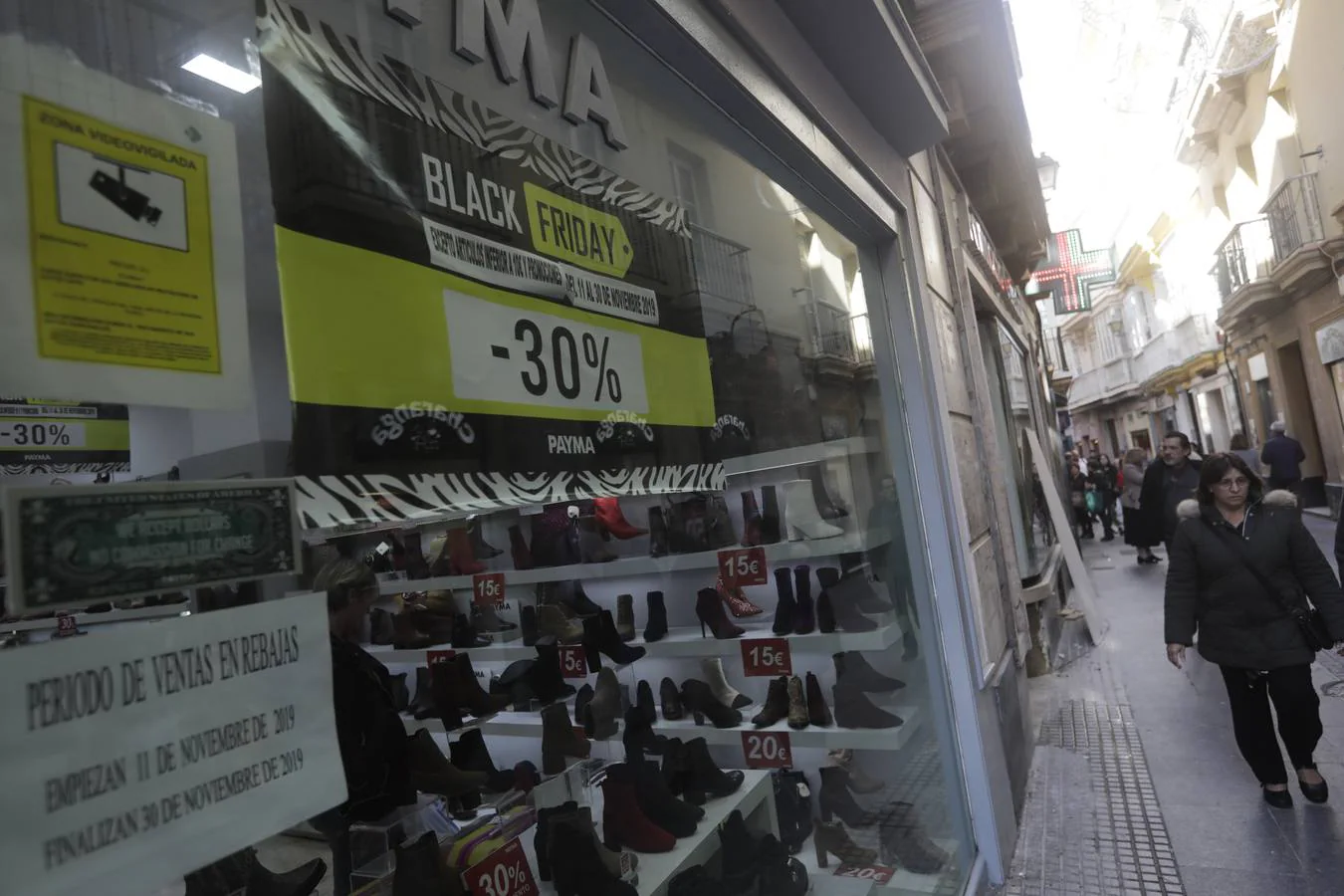 FOTOS: Importantes promociones y descuentos en Cádiz por el Black Friday