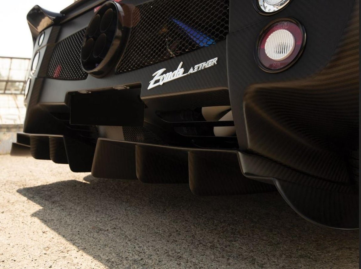Pagani Zonda Aether de 2017. Está construido desde cero con el nombre de Aether y personalizado para su hasta ahora único propietario. Tiene un kilometraje extremadamente bajo. Es una oportunidad para cualquier coleccionista