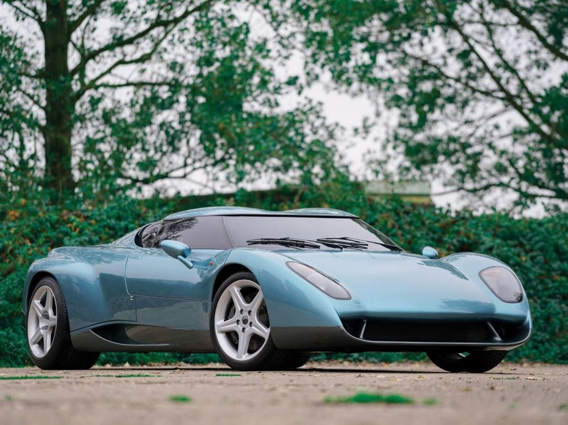 Lamborghini Zagato Concept 1990. Fue presentado en el Salón del Automóvil de Ginebra de 1996 y atrajo una atención considerable, no solo por su rendimiento excepcional, sino también por su estética futurista, que fue el producto del nuevo equipo de diseño asistido por computadora de Zagato