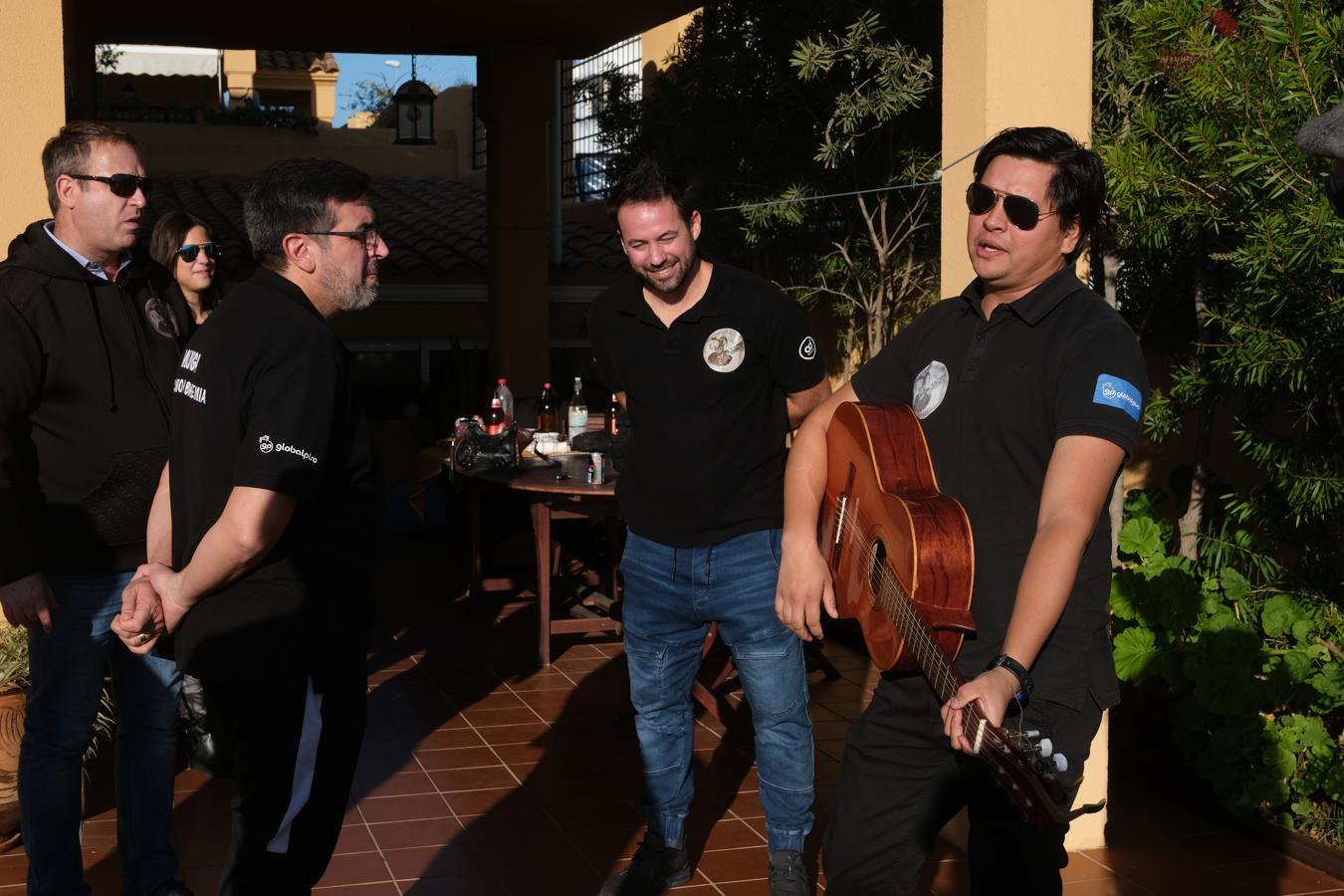 FOTOS: La comparsa uruguaya &#039;La gaditana que volvió&#039;, en Cádiz para probarse los tipos