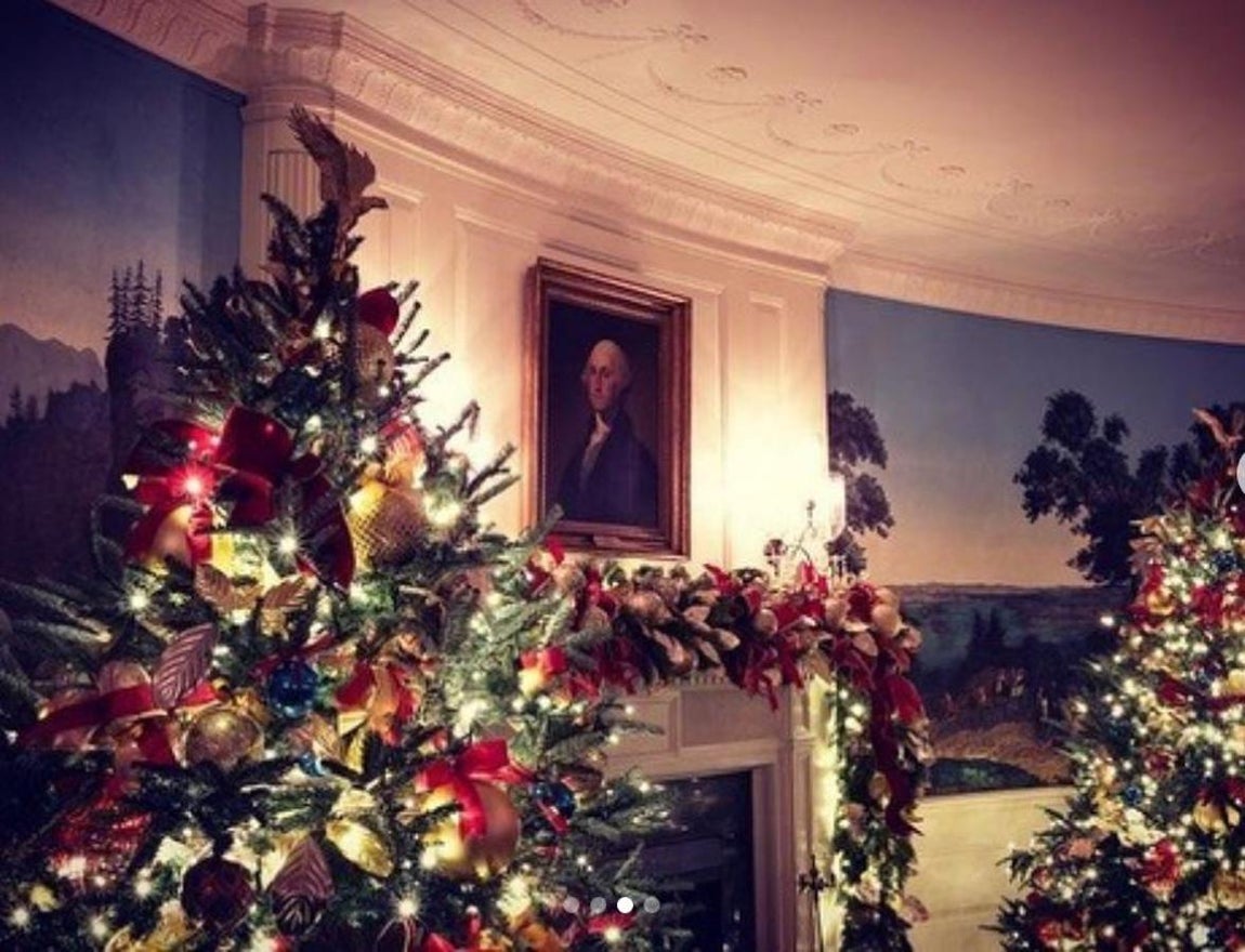 La imponente decoración navideña de Melania Trump en la Casa Blanca, en imágenes