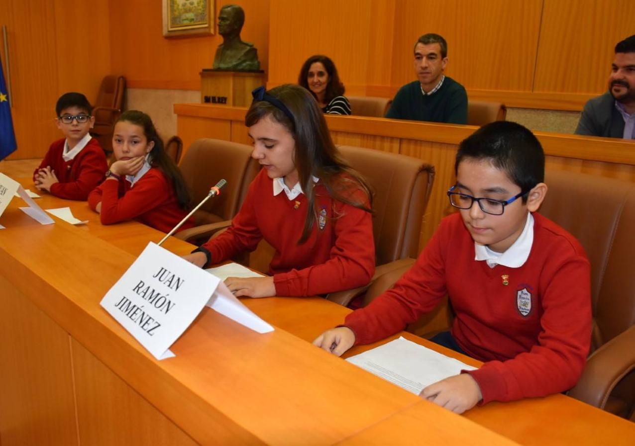 El pleno infantil en imágenes