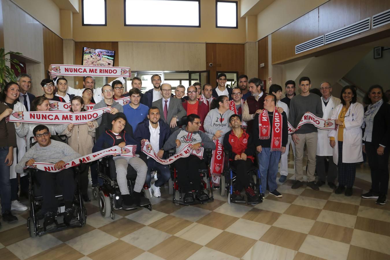 Visita del Sevilla FC al hospital de San Juan de Dios