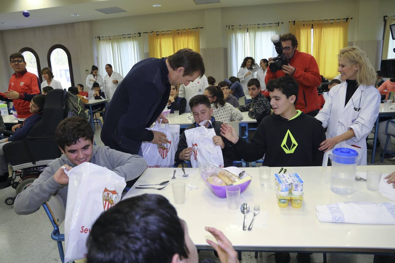 Visita del Sevilla FC al hospital de San Juan de Dios