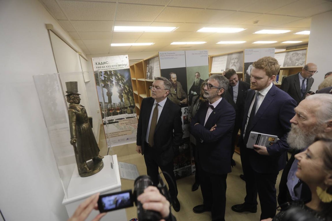 Inauguración de la primera biblioteca Pushkin en España