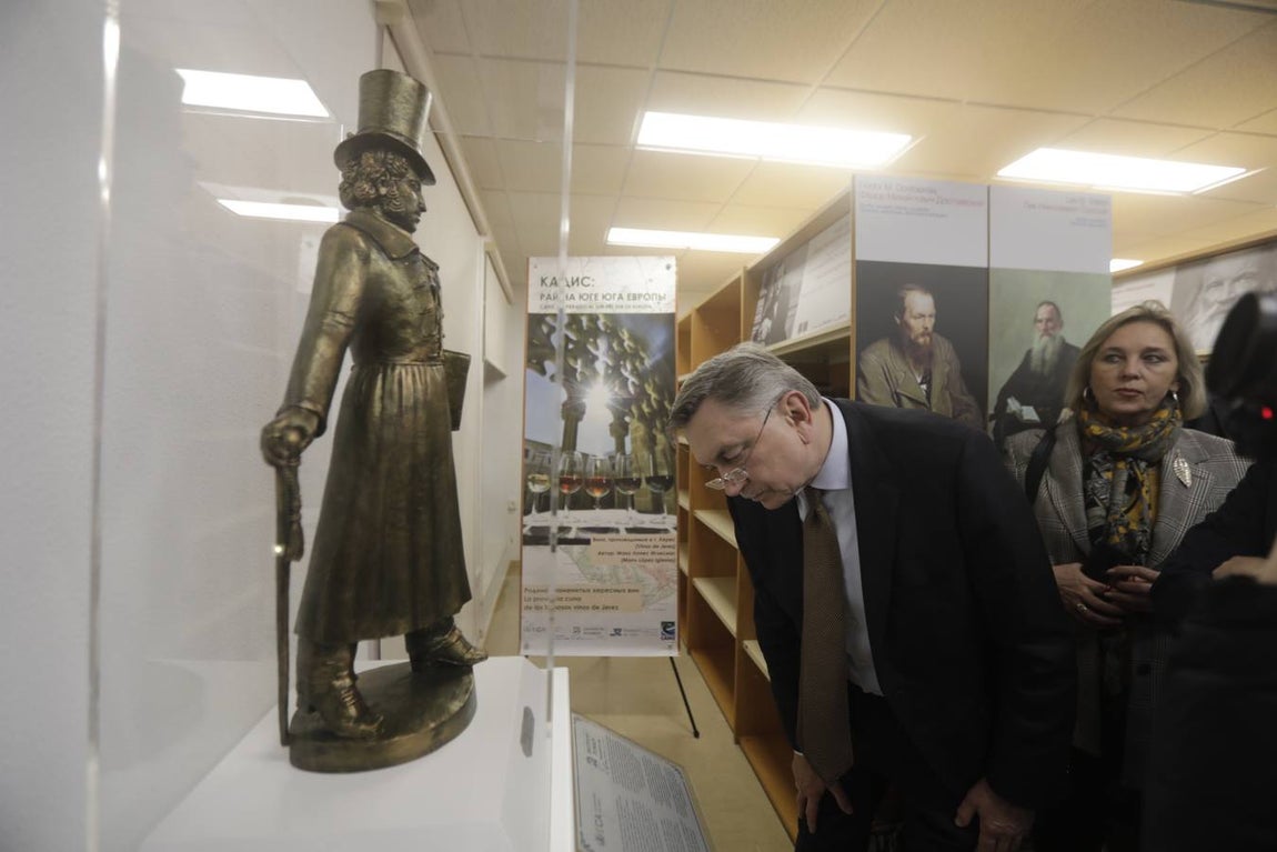 Inauguración de la primera biblioteca Pushkin en España