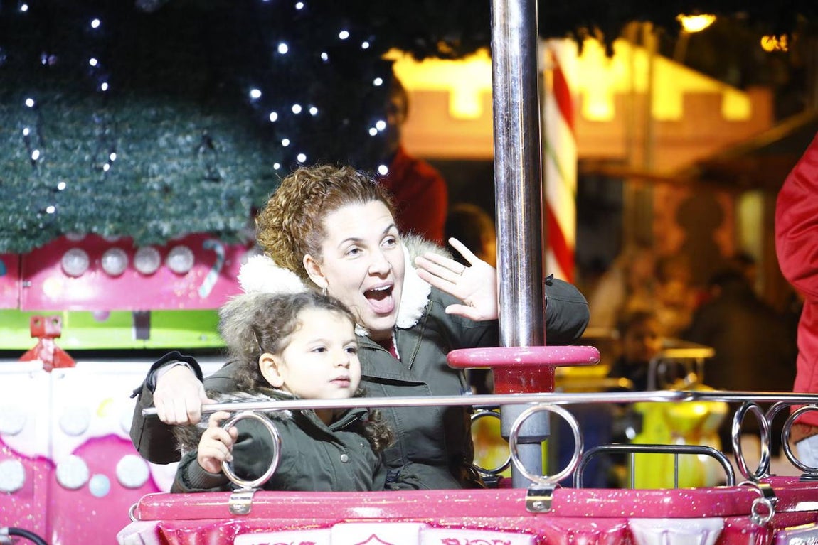 El alumbrado y el ambiente en las calles del Centro de Córdoba, en imágenes