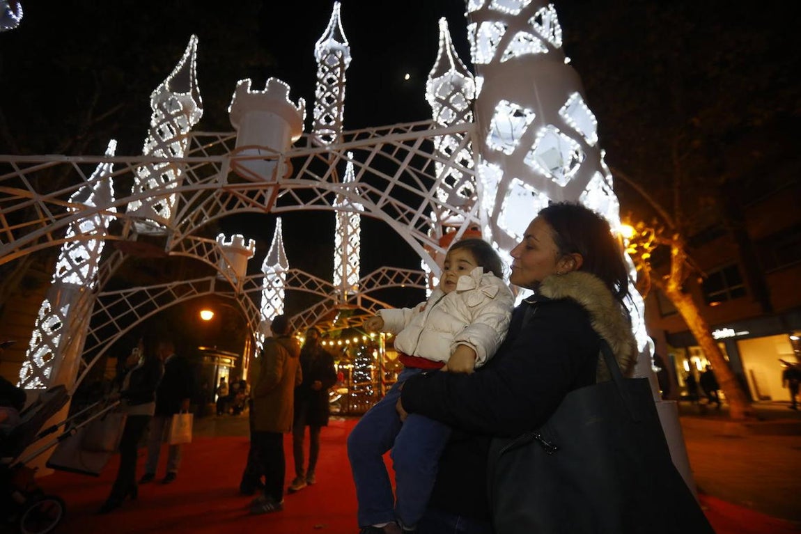 El alumbrado y el ambiente en las calles del Centro de Córdoba, en imágenes