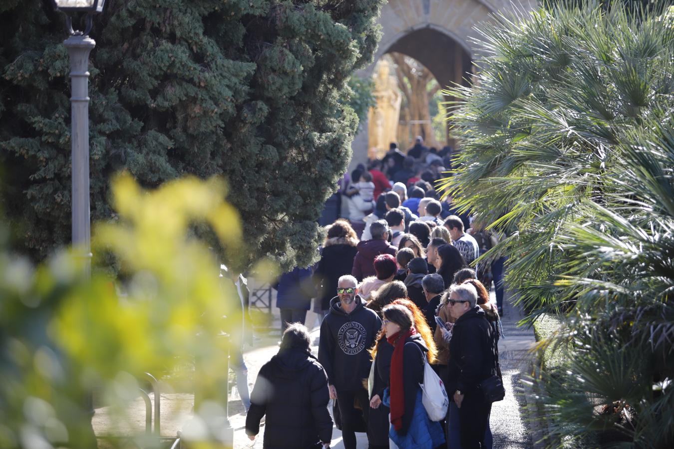 El ambiente turístico en Córdoba en el puente, en imágenes