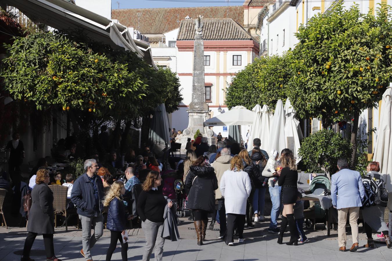 El ambiente turístico en Córdoba en el puente, en imágenes