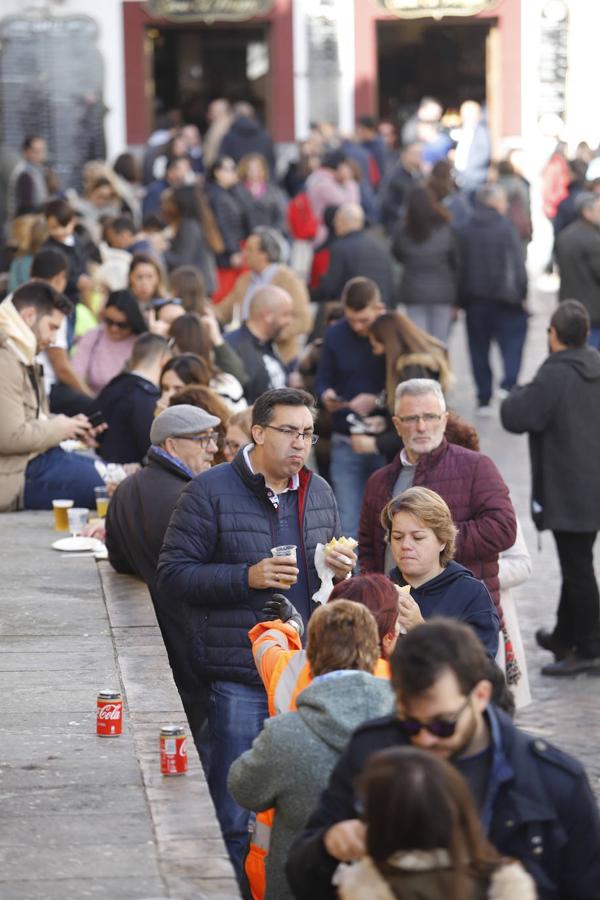 El ambiente turístico en Córdoba en el puente, en imágenes