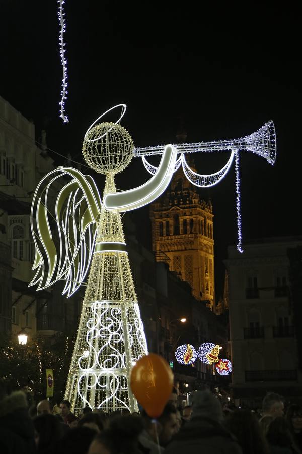 La Plaza de San Francisco se llena de ángeles de luz