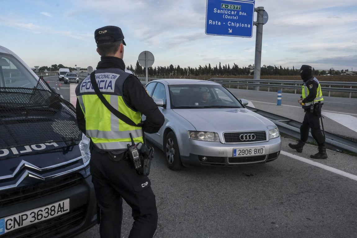 De patrulla con la Policía Nacional por Sanlúcar. Objetivo: mantener el control