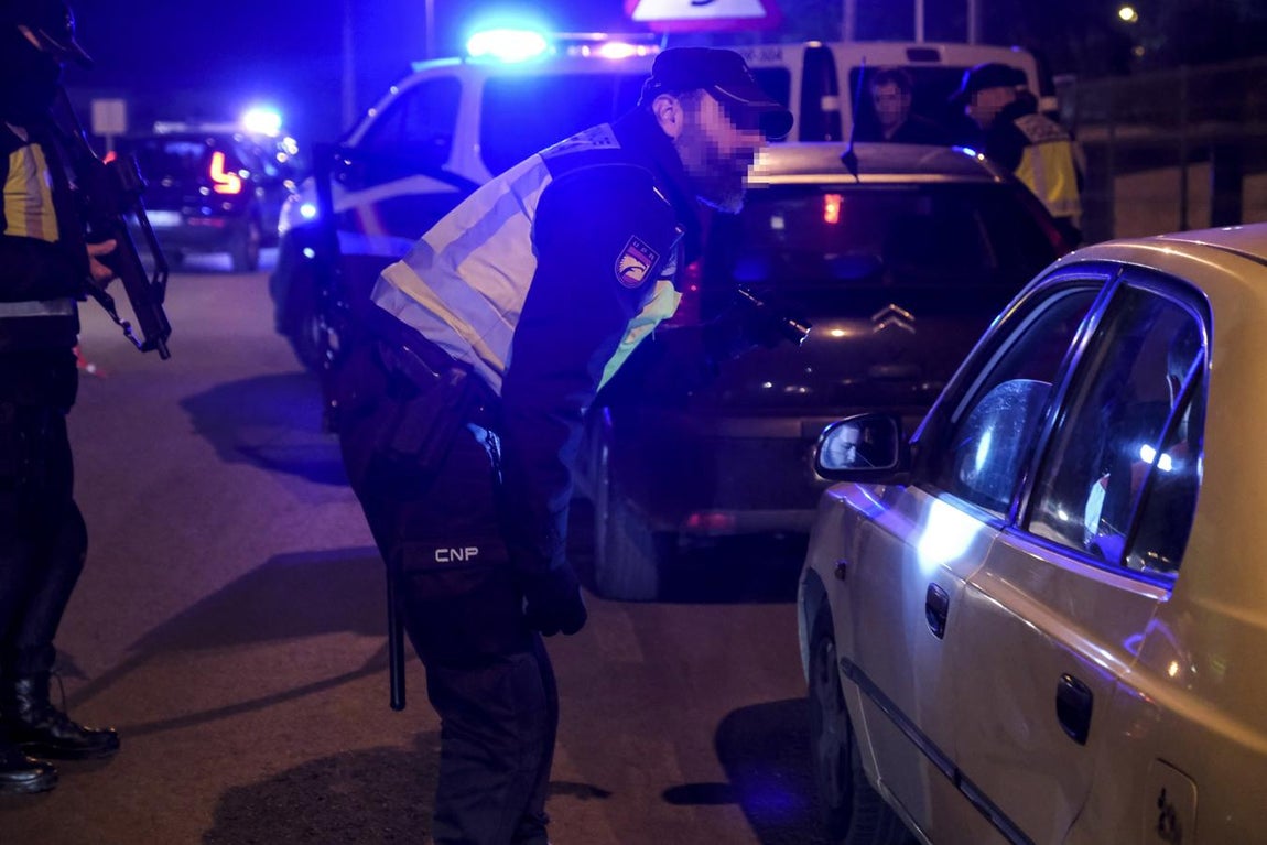 De patrulla con la Policía Nacional por Sanlúcar. Objetivo: mantener el control