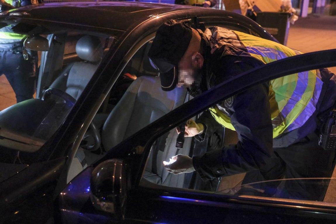 De patrulla con la Policía Nacional por Sanlúcar. Objetivo: mantener el control